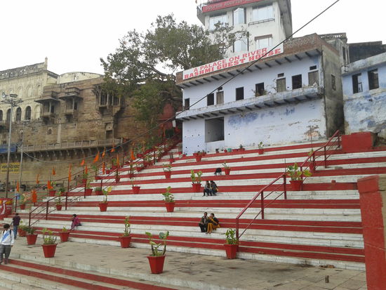 An den Ghats ist es wirklich bunt