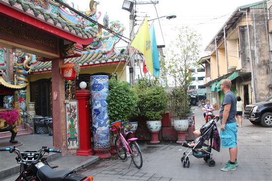 Und dann steht man wie aus dem Nichts plötzlich wieder vor einem der Tempel.