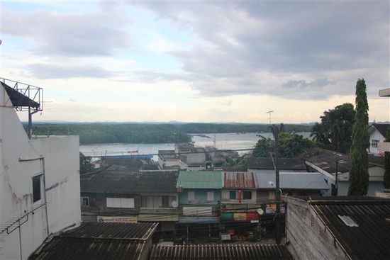 Blick aus unserem Zimmerfenster. Das Zimmer war echt nicht dolle, aber für eine Nacht ging es dann doch.