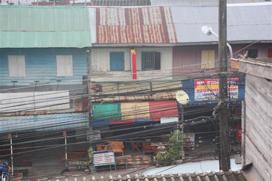 Wenn man genau hinschaut, sieht man aber dass die Menschen in Krabi auch recht entspannt sind, dem Raeggae sei Dank.
