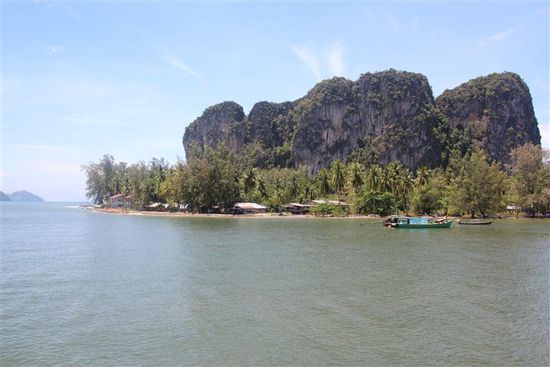 Vorbei an weiteren Trauminseln und -Stränden.