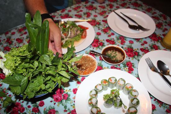 ... das thailändisch- vietnamesische Essen!