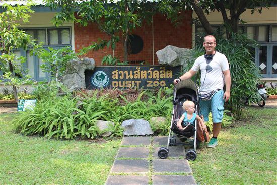 mit einem Besuch im Zoo.