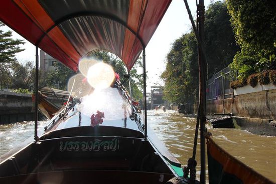 Blick aus dem Longtail während der Klongtour.