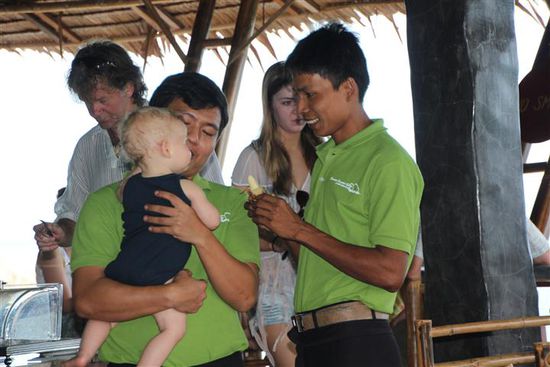 Das Personal vom Charm Churee hatte einen kompletten Narren am Ole gefressen. Man musste sich schon Mühe geben den kleinen Mann manchmal auch wieder zurück zu bekommen.