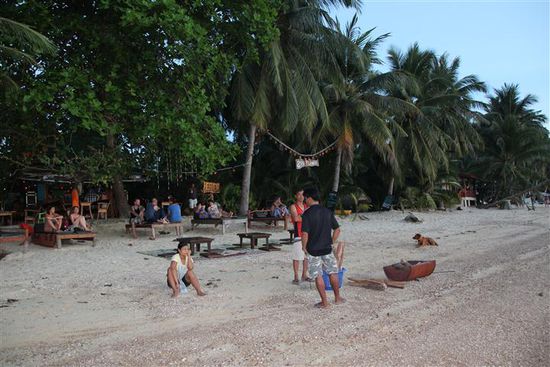 ... und dann noch einmal die andere Seite! In dem Restaurant gab es ein super leckeres Masaman Curry, das Beste was wir bisher gegessen haben, und das für nicht einmal 2,50 Euro!