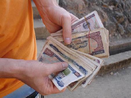 ... einmal im Leben Millionaer sein, in Laos kein Problem! 100 US Dollar = 1'080'000 Kip!