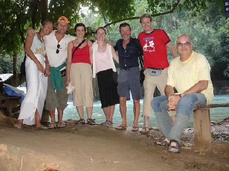 "Edi's Reisegruppe"
v.l.: Kathrin, Jan, Sonja, ich, Edi, Schueppi, Hans-Peter
... Selbstausloeserfoto: Schueppi hat's im Griff!