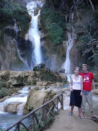 Tad Kuang Xi Wasserfelle: mitten im Dschungel braust dieser Wasserfall 30m in die Tiefe!