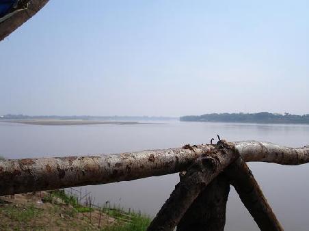 ... Vientiane liegt direkt am Mekong... auf der anderen Seite ist bereits Thailand!