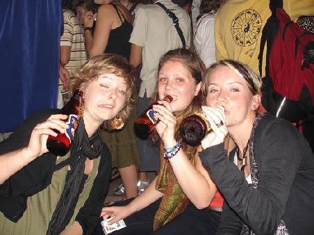 ...Claudia goennte sich zu meiner Verwunderung auch mal ein Bierchen...