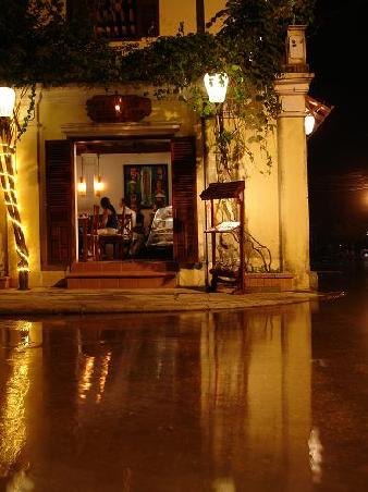 ...am Abend dringt die Flut schon mal in die Gassen von Hoi An vor...