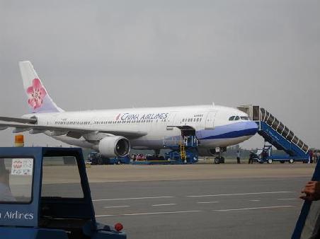 ...mit der Vietnamese Airlines im Flugzeug der China Airlines von Danang nach Ho Chi Minh City (1 Std. Flug anstatt 24 Std. Busfahrt...)