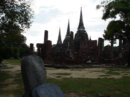 Sightseeing in Ayutthaya. Eine der vielen Wat...
