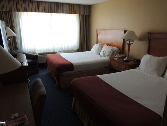 ordentliche Zimmer mit Frühstück und freiem Internet