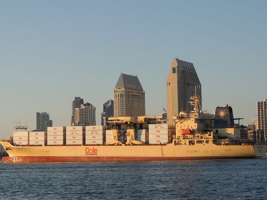 Hier fahren die Ananas- Büchsen zu uns nach Hause.