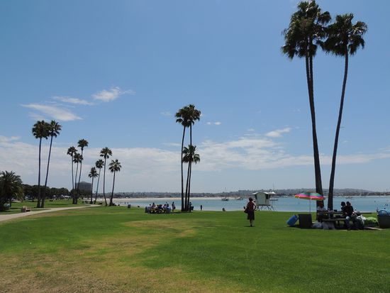 breiter Strand mit Grillmöglichkeiten