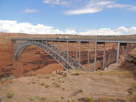 Brücke am Staudamm über den Colorado River