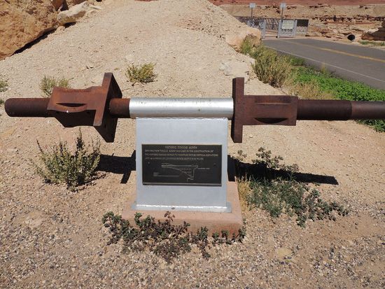 Das Bild ist für Mathias, ein Brückenlager von 1926. Es müsste mal geprüft werden.