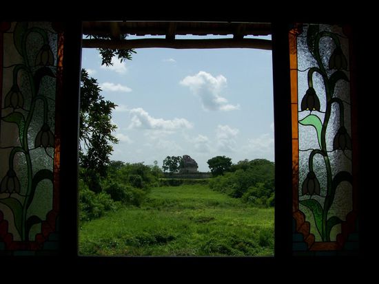Blick aus dem Fenster zum Maya Observatorium