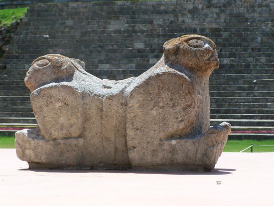 Thron des Jaguar mit doppeltem Kopf