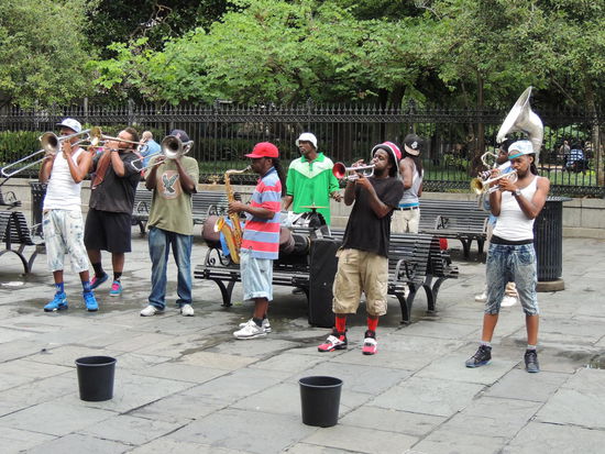 Die Jungs spielen Dixie.