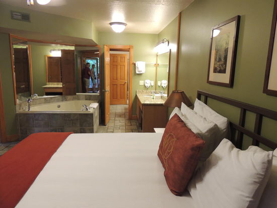 Schlafzimmer mit Whirlpool