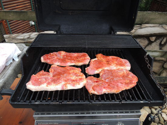 Am Abend belohnen wir uns mit einem saftigem Steak vom Grill.