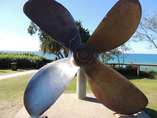 Das ist die Schiffsschraube des gesunkenen Kreuzfahrtschiffes Maheno.