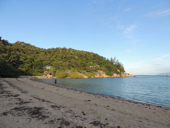 Strandspaziergang mit Muschelsuche für Irene
Postkarte an Irene
Hi Irene,
die ersten Muscheln sind gefunden. Wir wünschen dir ebenfalls Entspannung und Erholung und hoffen, du hast sonniges  Ostseewetter. See you!