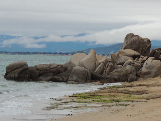 Postkarte an Brita
Hola Brita,
liebe Grüße gehen an dich und Flori.                                                                                                                  Bald bist du auch ganz weit weg. Bestimmt laufen die Vorbereitungen dafür schon auf Hochtouren. Bis dahin ist noch etwas Zeit und jetzt genießt du hoffentlich Urlaub und Ferien in vollen Zügen. Wir sehen uns.