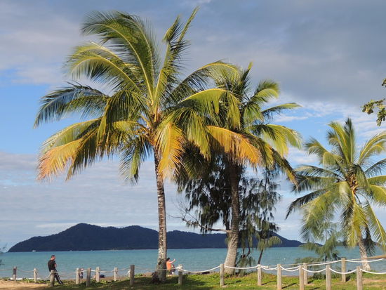 Postkarte an Bodo und Ilona
Hallo Ihr Beiden,
seid herzlich gegrüßt vom 5. Kontinent. Fast jeden Tag an einem anderen Ort, da kann man viel erleben. Das gefällt uns sehr. Bis bald.
