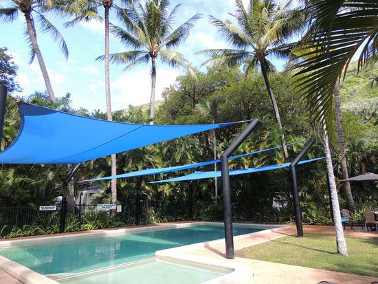 baden im Pool ohne Krokodile