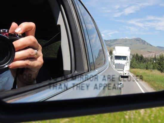 Postkarte an Franziska und Mathias
Achtung, hinter uns "Rostiger Nagel". Haben ihn erfolgreich abgehängt mit 80kmh. Im Motel ist noch ein Bett frei.
Liebe Grüße MuP