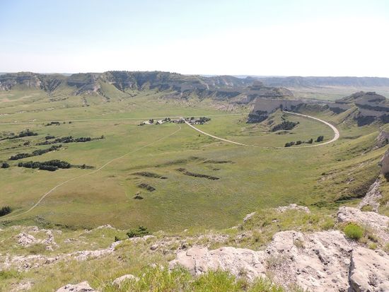 Postkarte an die Familie
Ihr Lieben,
nun ist alles geregelt und wir beginnen den Urlaub zu genießen. Wir erfreuen uns an den schönen Landschaften und sind neugierig auf alles was kommt. Herzliche Grüße an Oma und Opa, Franziska, Alexander, Mathias und Tina