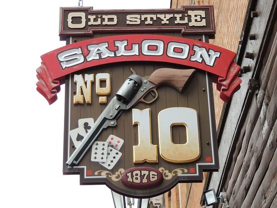 Saloon Nr.10, Schauplatz des täglichen Spektakels um Wild Bill Hickock