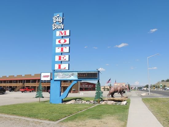 In Cody wohnen wir im Big Bear Motel mit Pool und Live Musik am Abend. Es ist sehr schön hier.