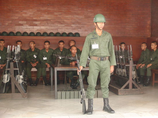 und die strenge Palastwache