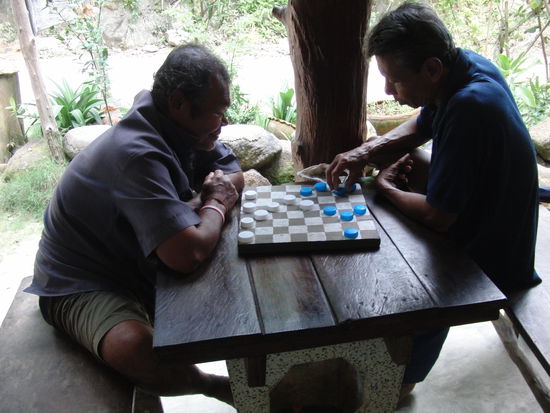 Die Herren des Hauses ("schwer" beschäftigt)