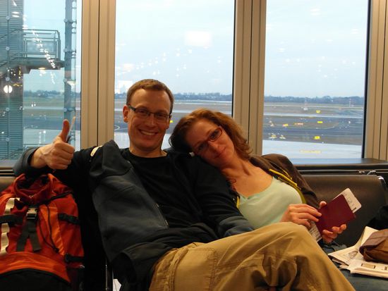 Warten in der Abflughalle...