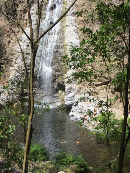 ...wir baden in dem herrlich erfrischenden Wasserfallbecken...
