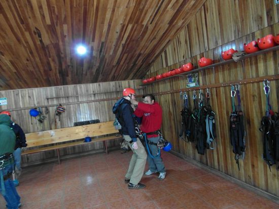 "Große " Aufgabe: Die Ticos helfen uns mit der Ausrüstung