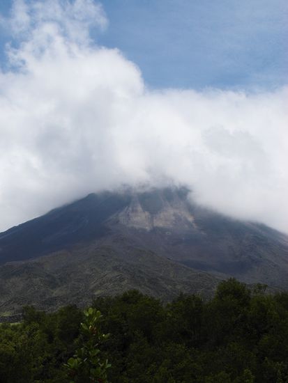 und zum Abschluss nochmal der Arenal, der leider stets in Wolken gehüllt ist