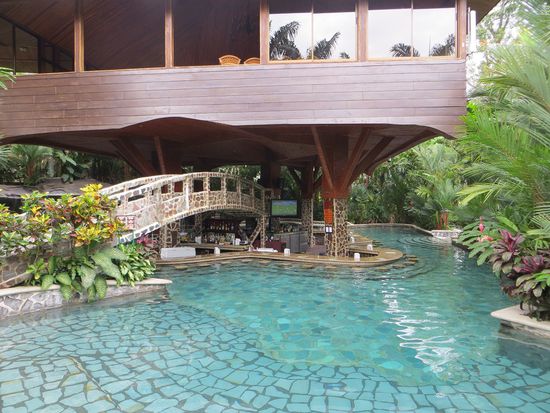 Die Poolbar in der Balditherme