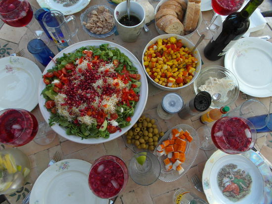abends gibt es wieder kiloweise Garnelen sowie köstliche Salate