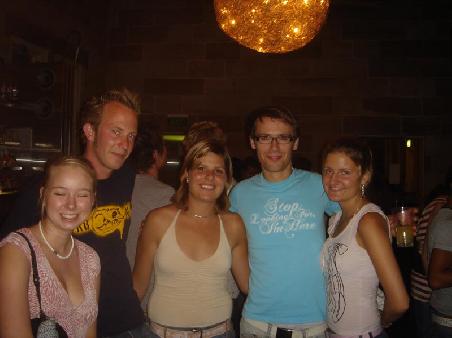 So, mal kurz die Namen: Elli (Frankreich), Uwe (Offenbach), Kristel (Schweiz), Ich, Saskia (Schweiz)