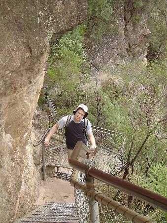 Auf dem Weg nach unten, entlang der Three Sisters - es war ein ziemlich langer Weg, und mit Hungergefuehl nicht zu empfehlen.