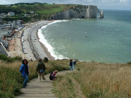 Blick von der Kapelle aus auf Etretat
