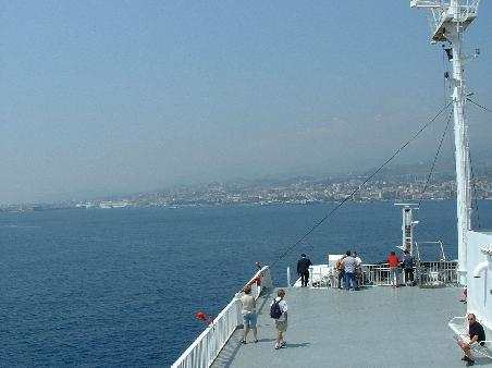 Fahrt von Reggio nach Sizilien über den Stretto, die Meerenge von Messina