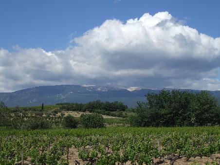 Der Mont Ventoux hüllt sich in Wolken